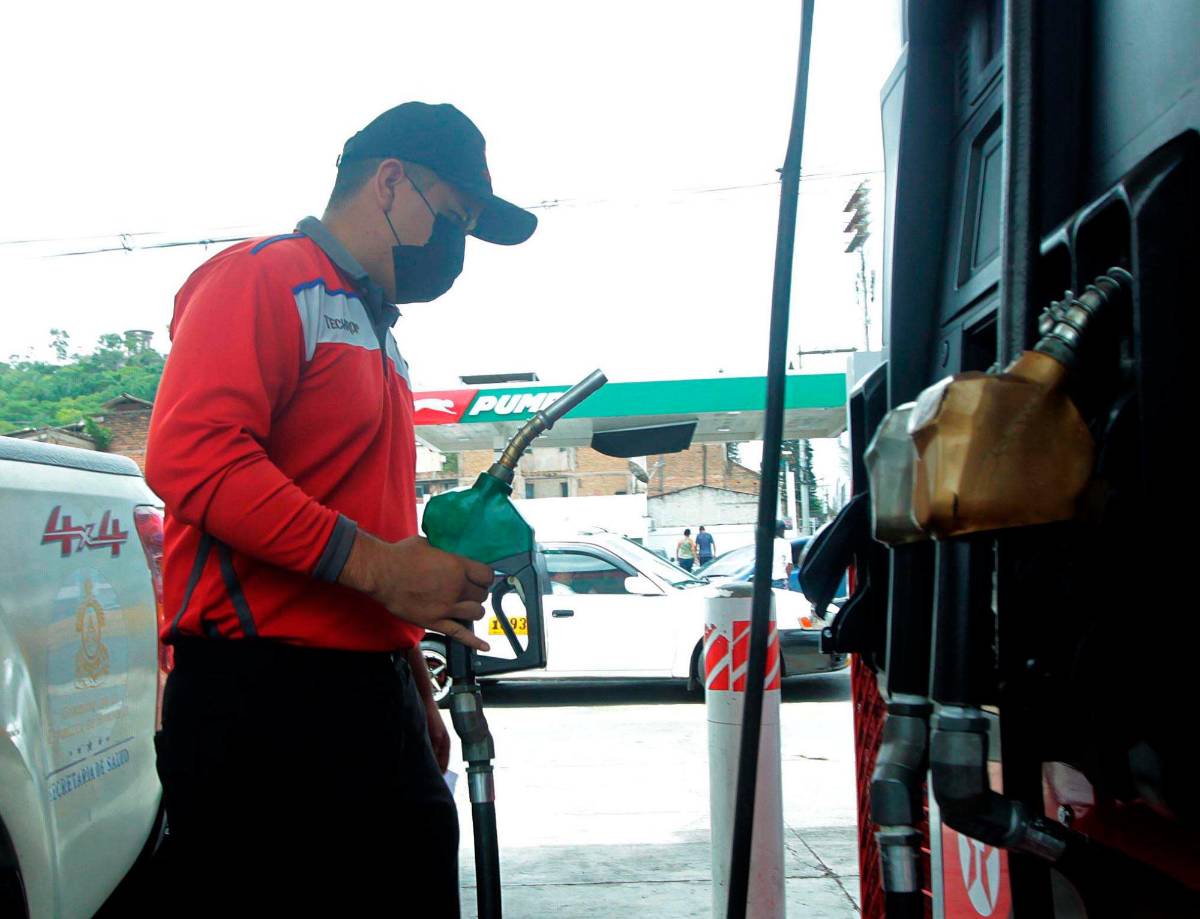 Gasolinas se cotizan hoy a L115.87 y L104.71 el galón con nueva rebaja