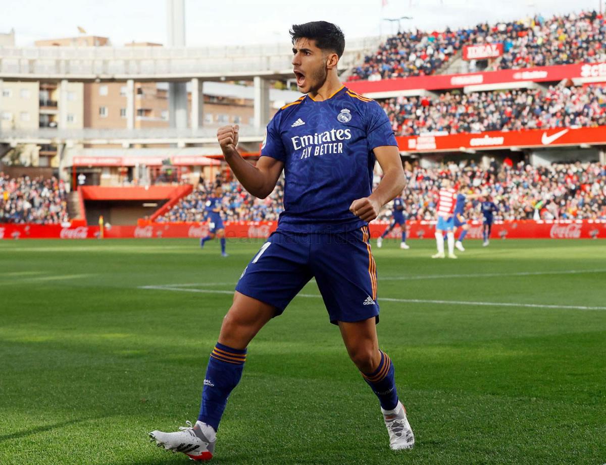 Marco Asensio gritando su gol que abrió el marcador en Granada.