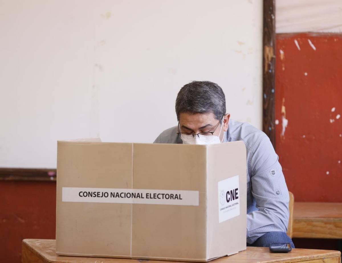 Juan Orlando está habilitado para votar en las elecciones primarias