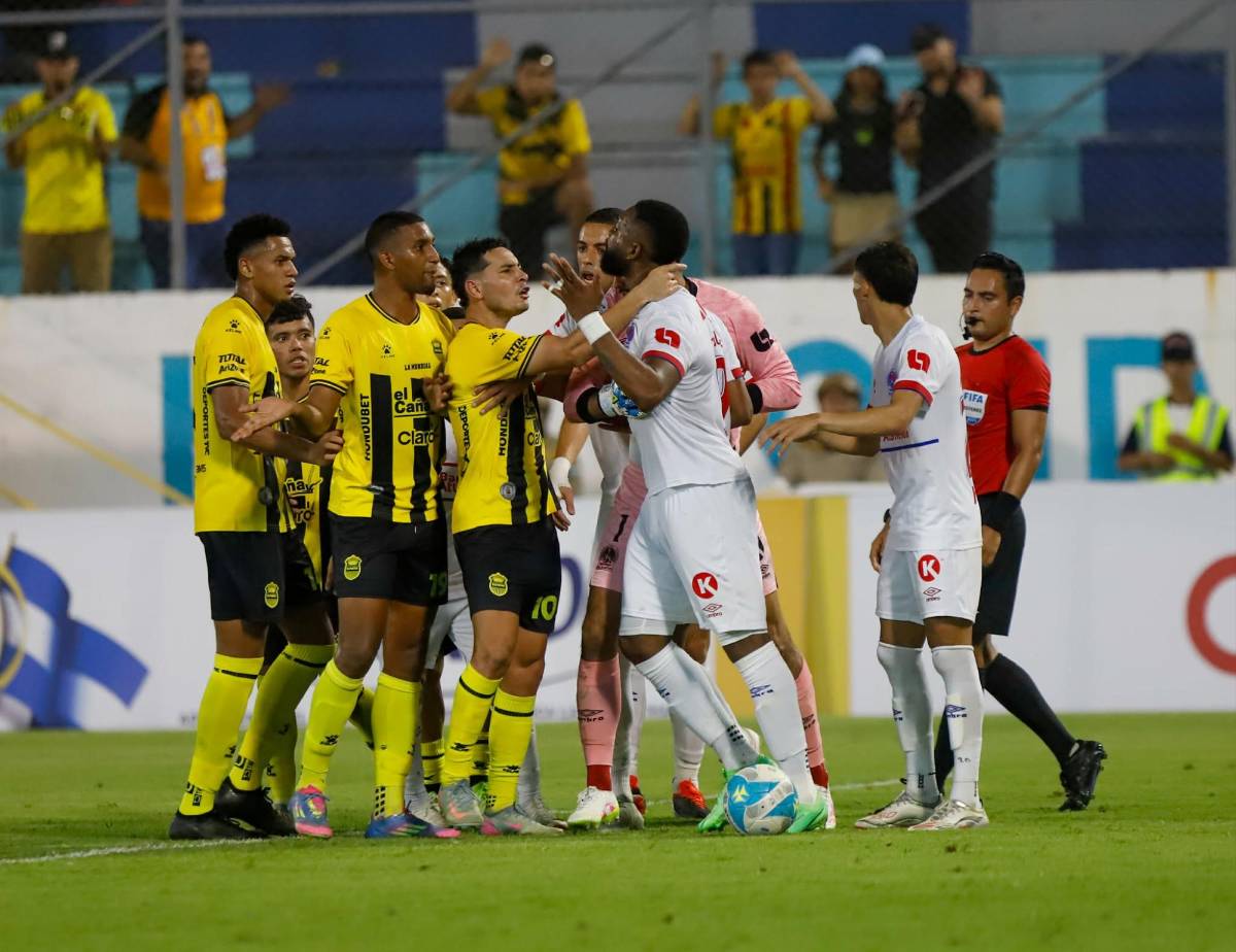Peleas en el Real España-Olimpia, lo que pasó con Menjívar y brasileña sorprende