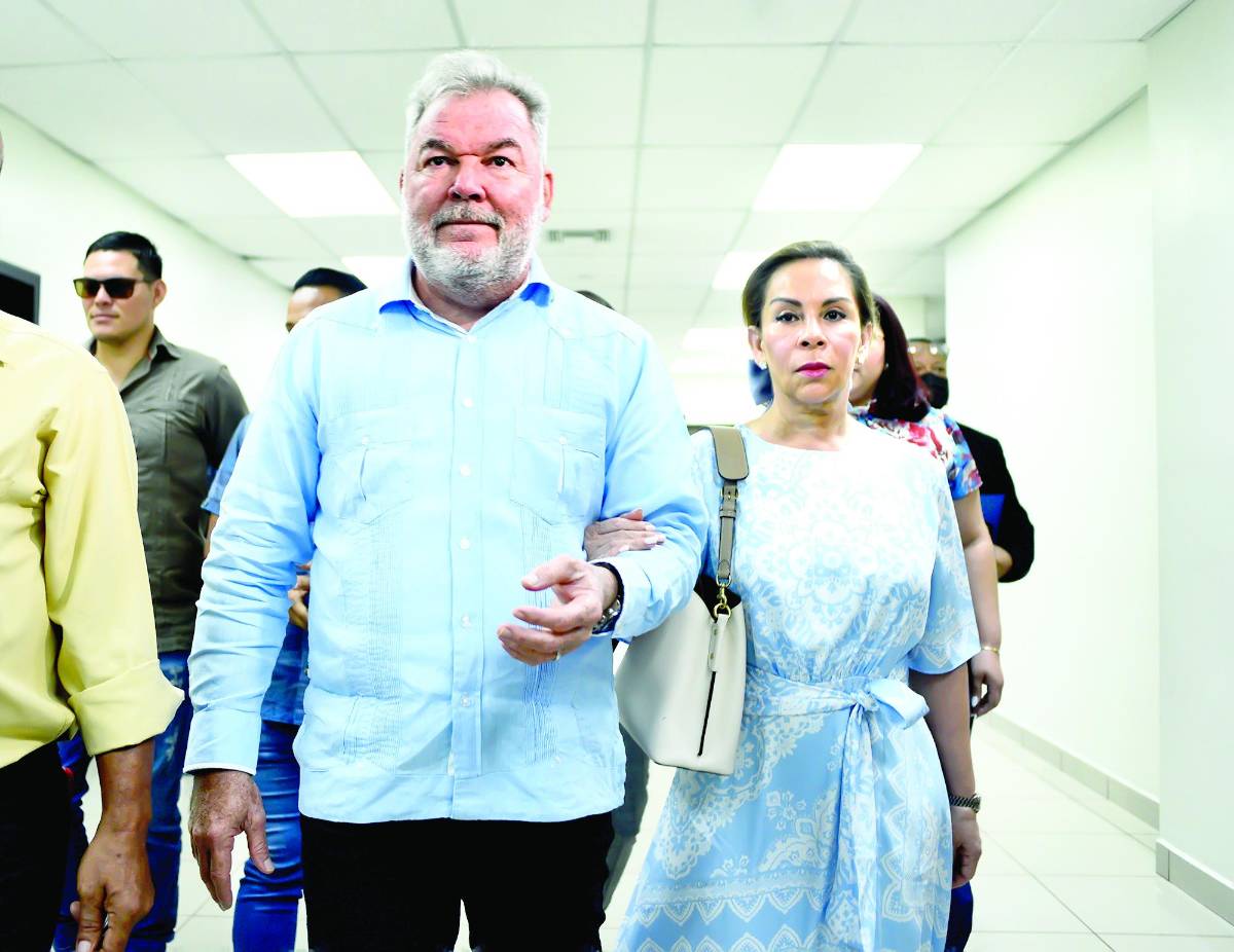 Contreras y Menjívar van a juicio al fracasar audiencia de conciliación