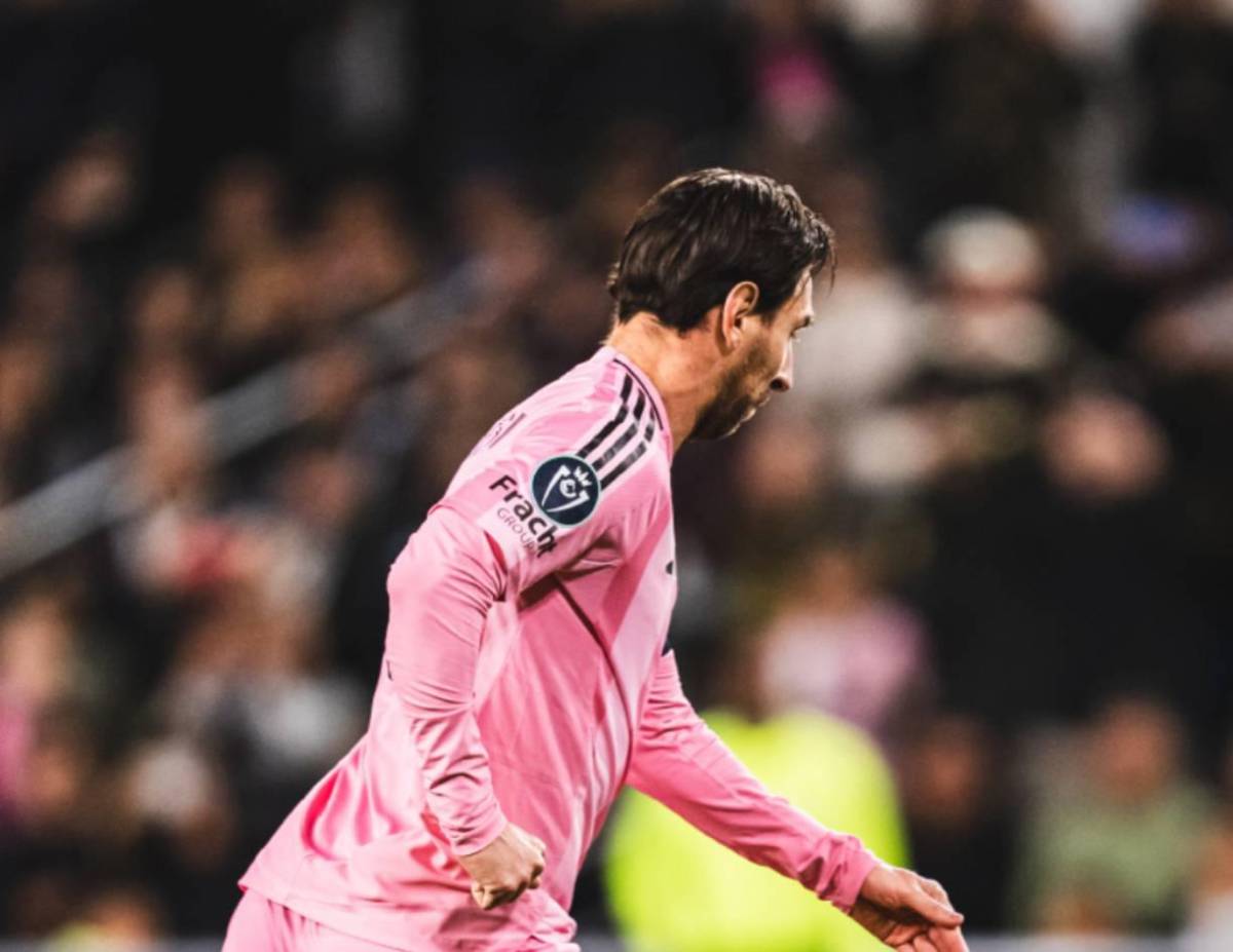 Messi, molesto por salvadoreño y recibe burla en Champions de Concacaf
