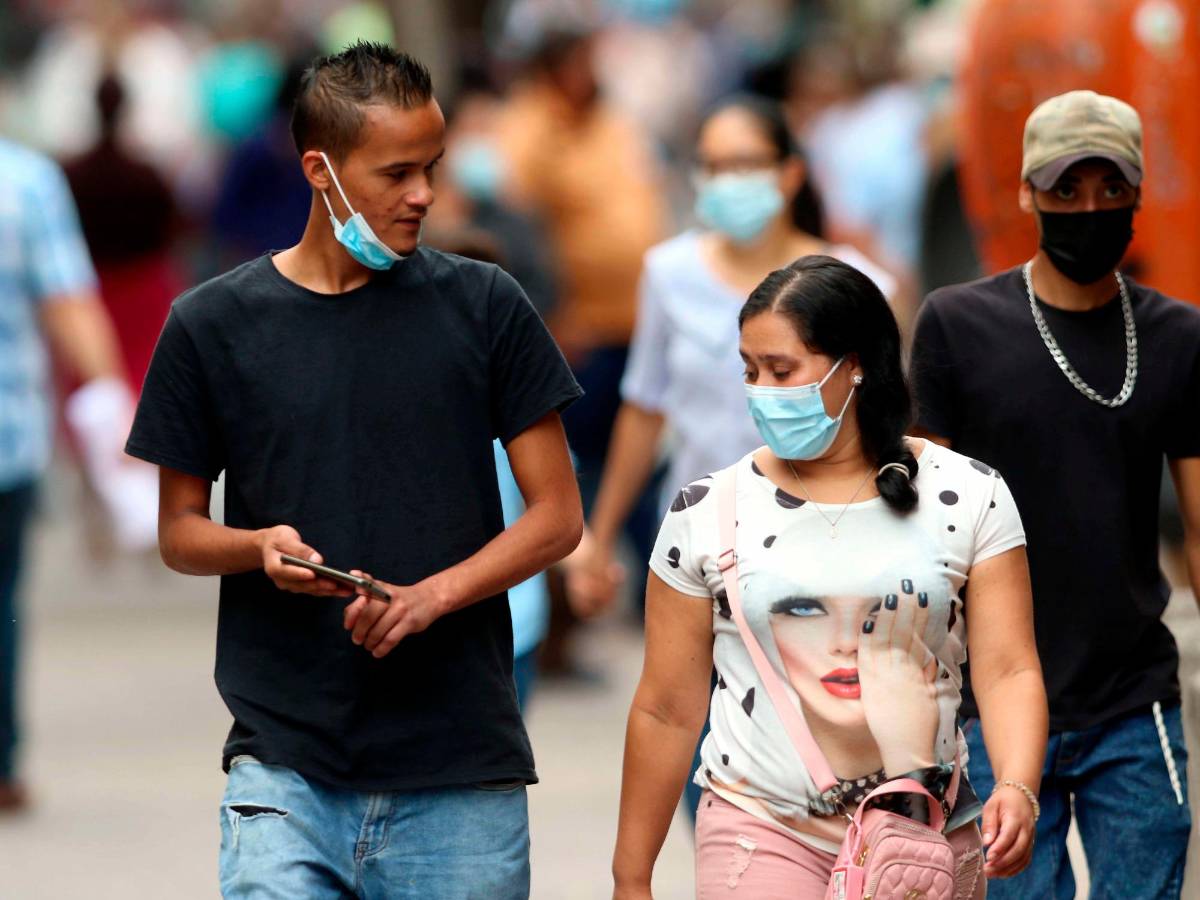 Salud confirma entre 300 y 400 casos diarios de covid-19 en el país