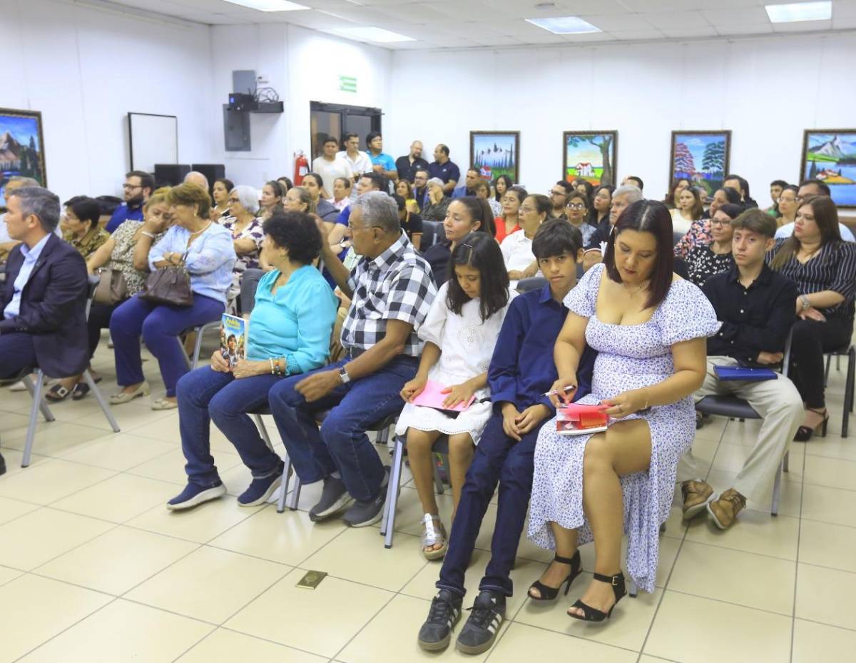 El Dr. Carlos Coca Singh lanza oficialmente su nuevo libro