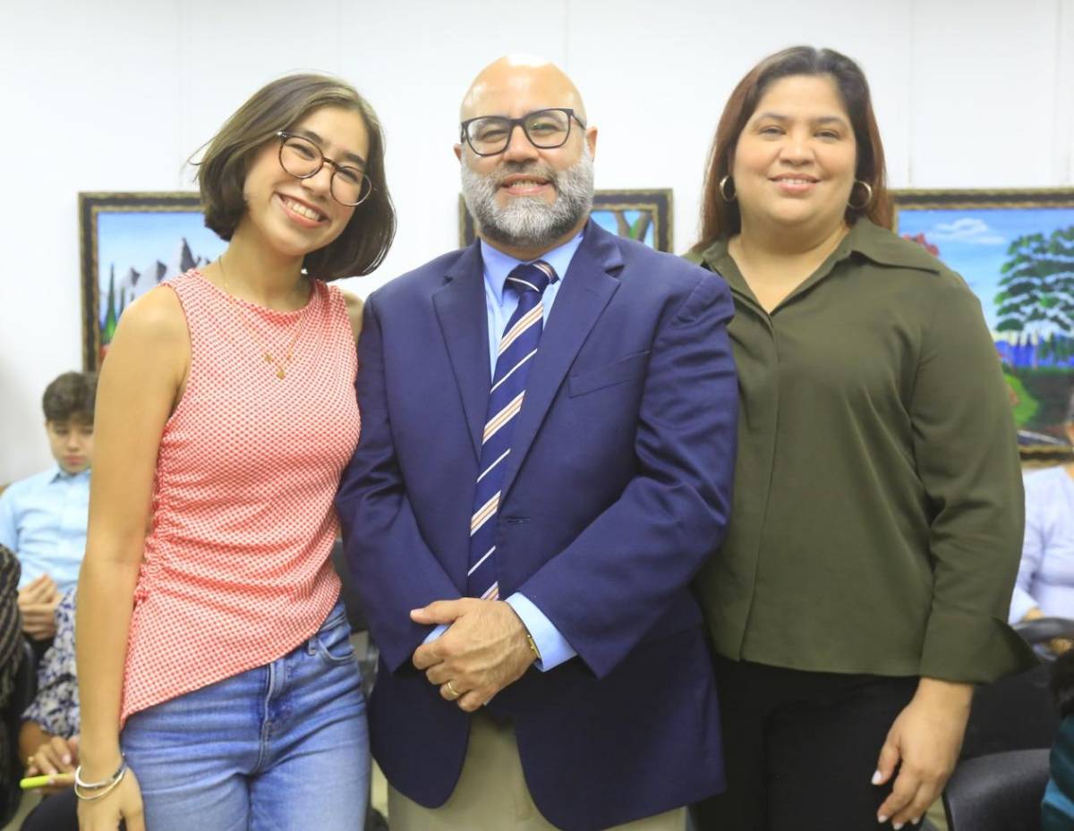 El Dr. Carlos Coca Singh lanza oficialmente su nuevo libro