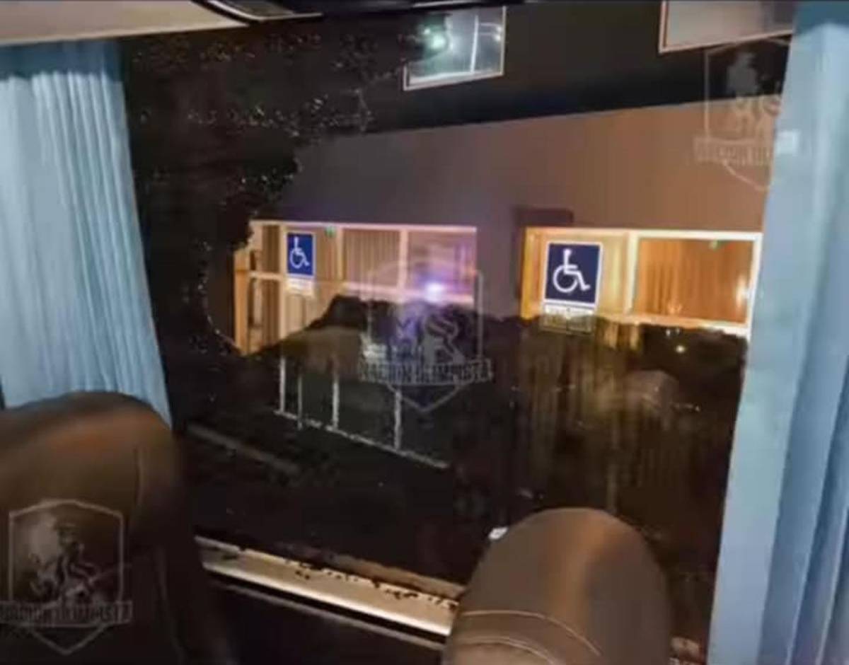 ¡Condenable! Atacan bus del Olimpia en Costa Rica: futbolistas vivieron momentos de terror