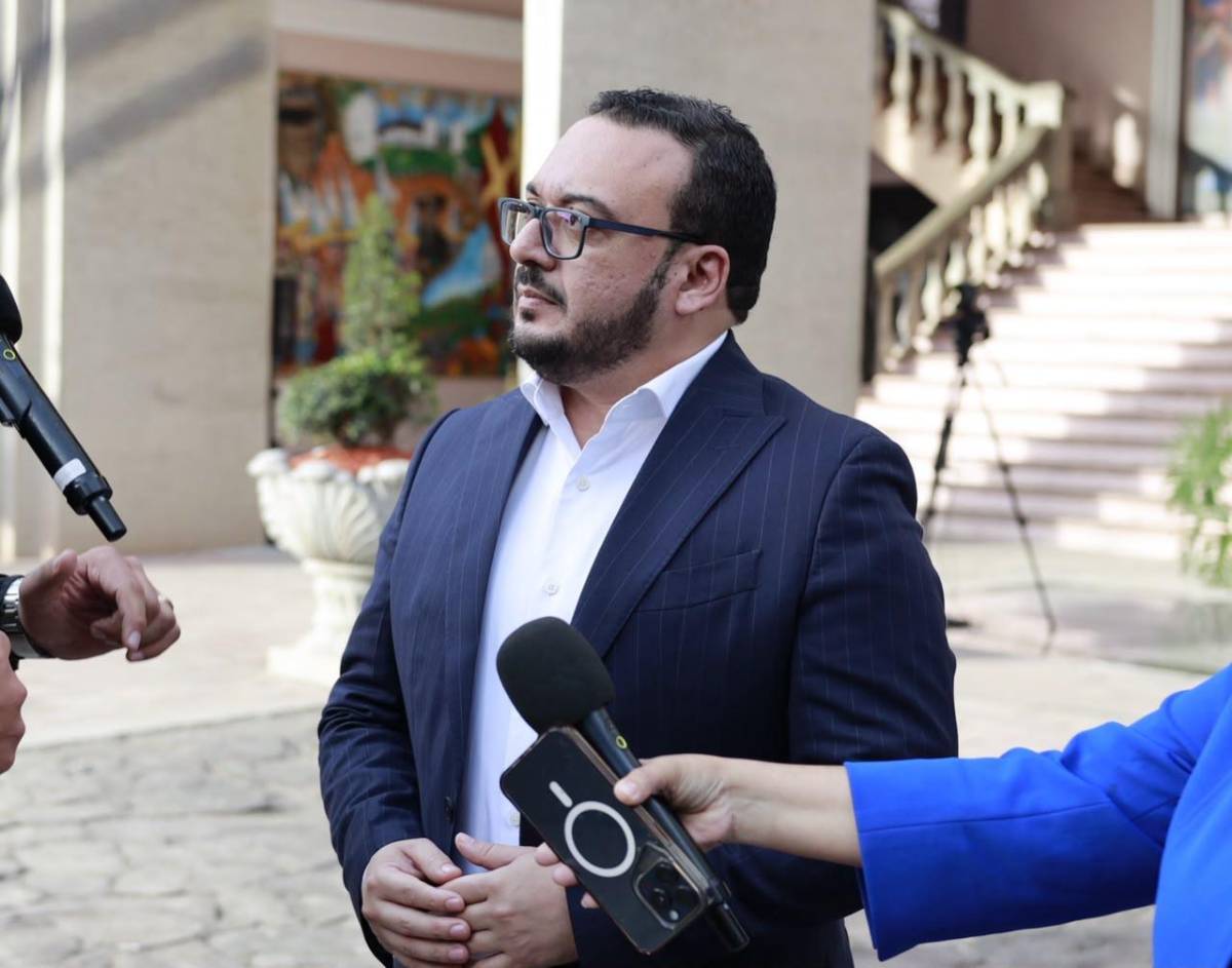 ¿Por qué destituyeron a exesposo de Cossette López de Comunicaciones? Esto se sabe