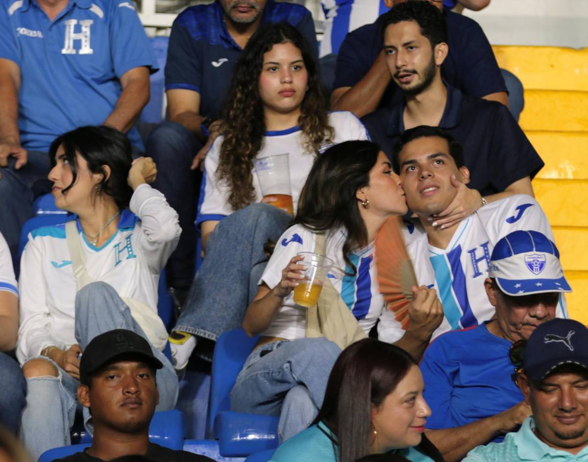 Honduras - Surinam: Mundialista aparece, lo que pasó tras beso y descubren a la chica de verde