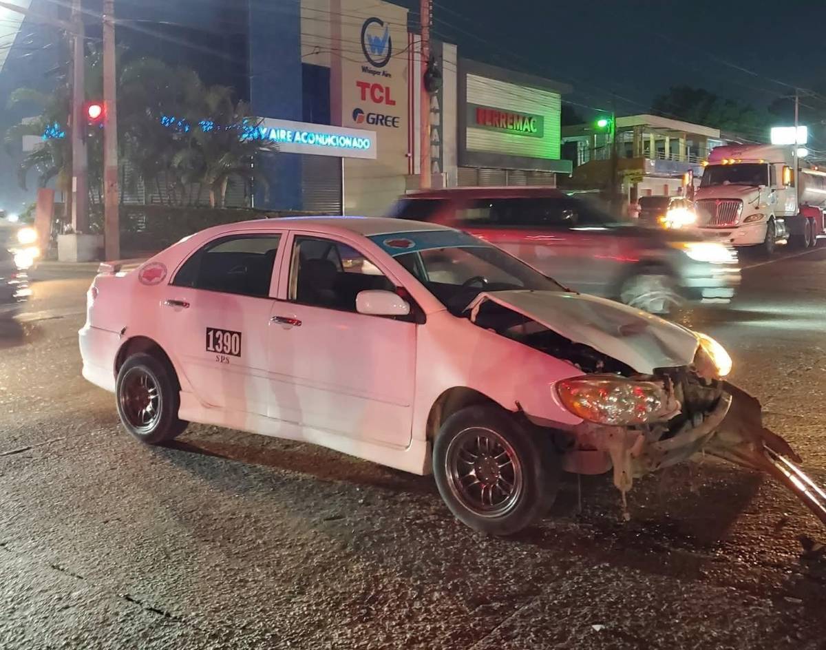 Ángel andaba estrenando moto cuando chocó contra taxi y murió en el barrio Cabañas