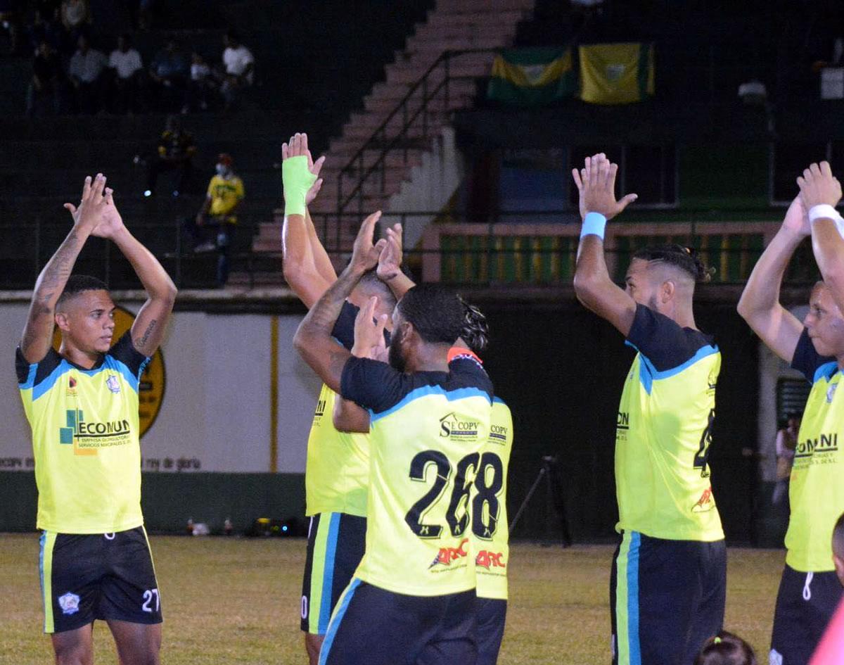 Jugadores del Olancho FC celebrado la clasificación a las semifinales.