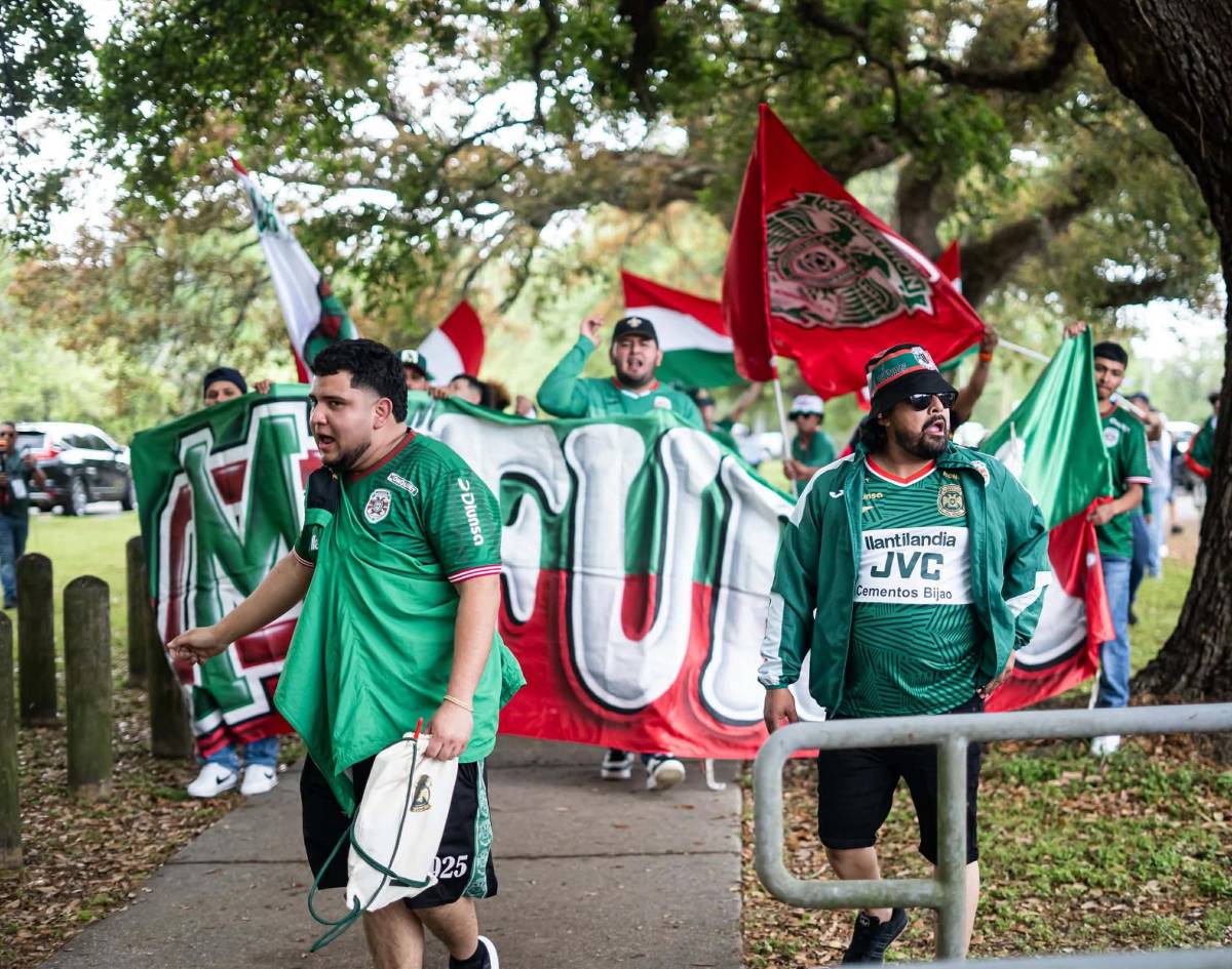 Colocha enamora en New Orleans, besos y ambientazo para los clásicos en EUA