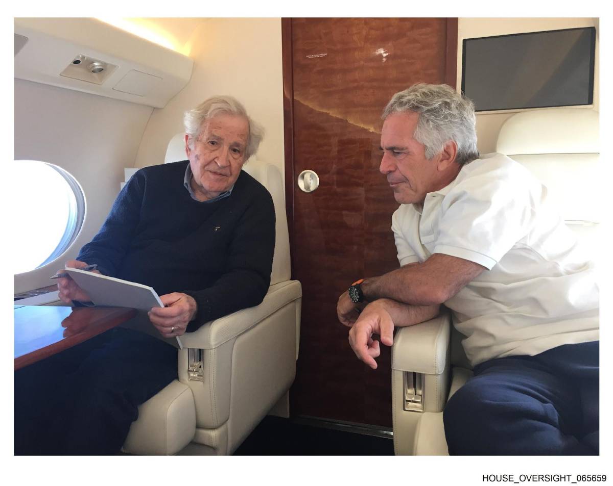 Chomsky, pasaportes y mensajes: Filtran nuevas fotos del caso Epstein