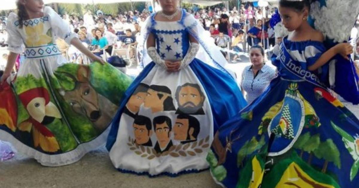 Impresionantes vestidos que demuestran cultura y patriotismo - Diario La  Prensa