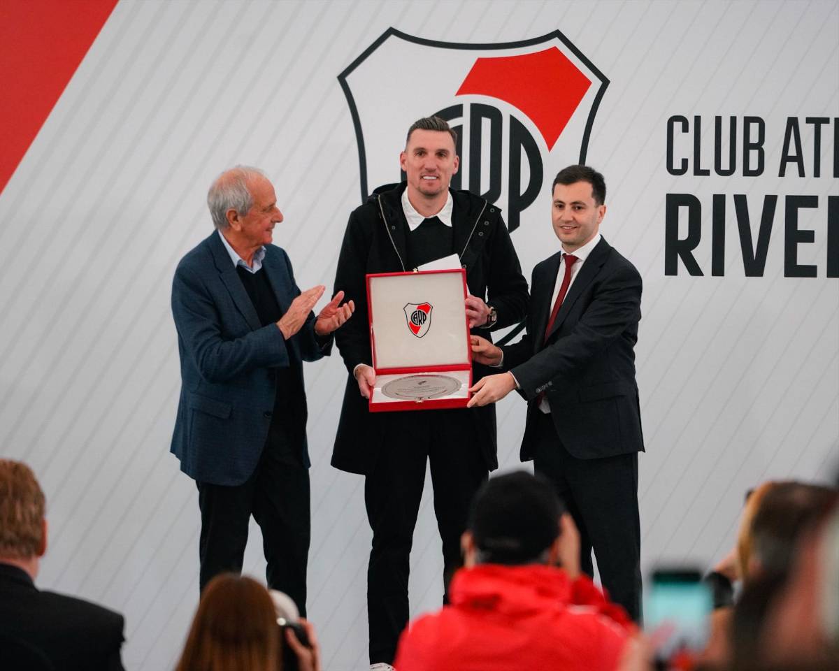 Barcelona sacude el mercado, oferta a Julián Álvarez y Xabi confirma baja