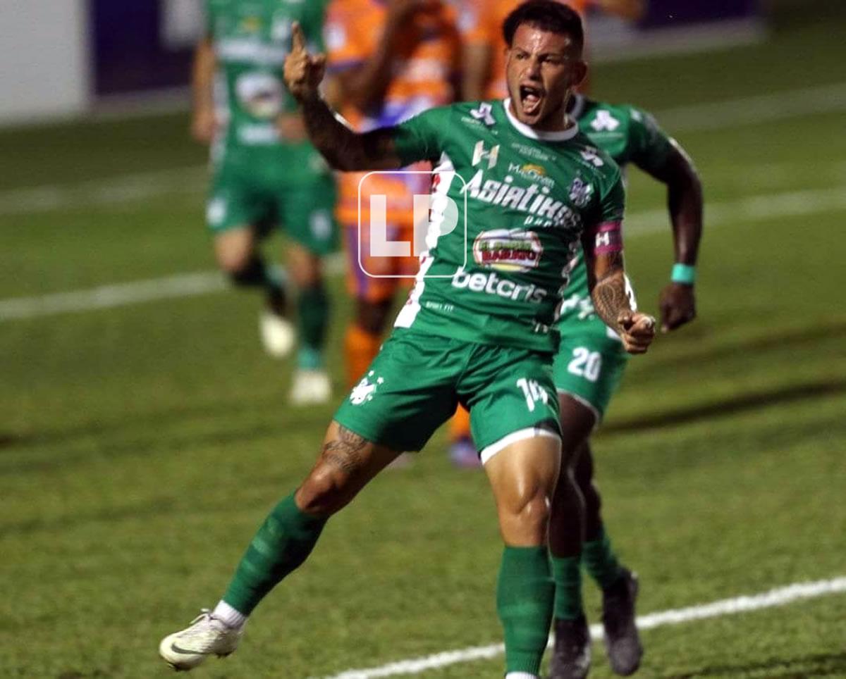 La euforia de Jorge Cardona tras su golazo de tiro libre.