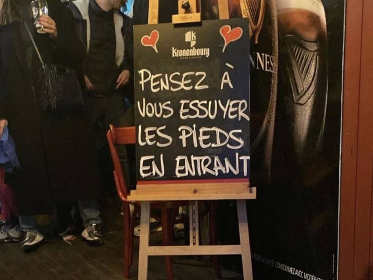 Camisa de Lionel Messi en el PSG fue utilizada como alfombra.