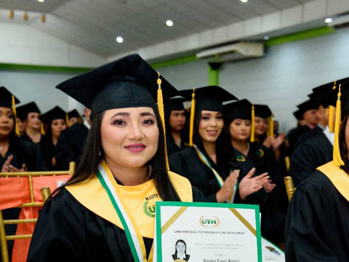 UTH de La Ceiba gradúa a 60 nuevos profesionales