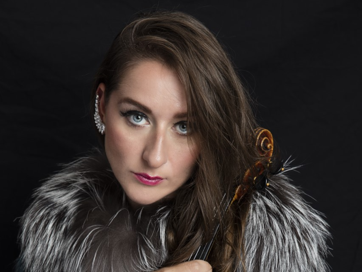 La violinista Elena Mikhailova se presentará hoy en SPS