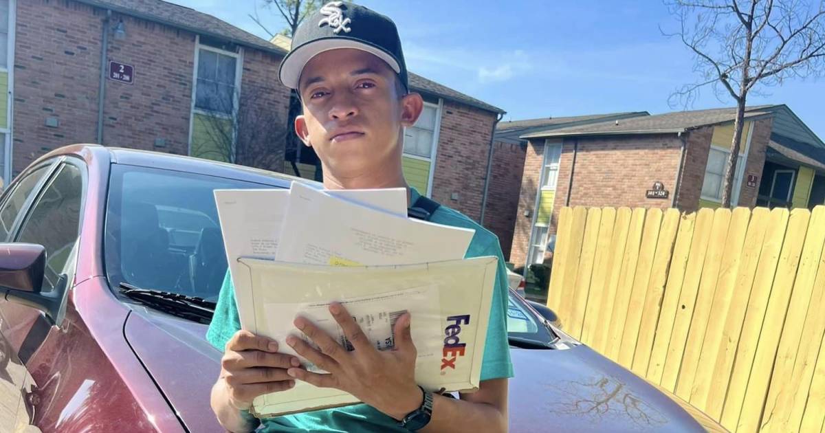 Rude Boy shares good news with his fans: “They gave me my papers”