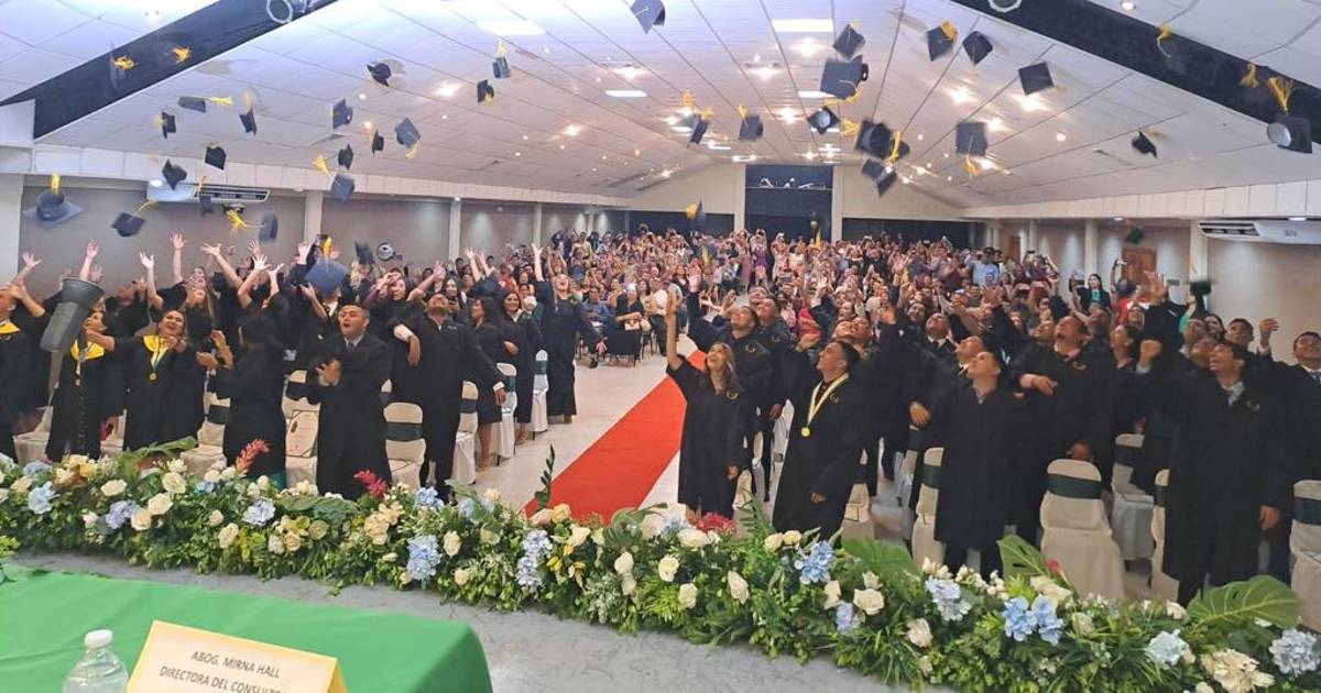 UTH de El Progreso celebra su graduación número 25