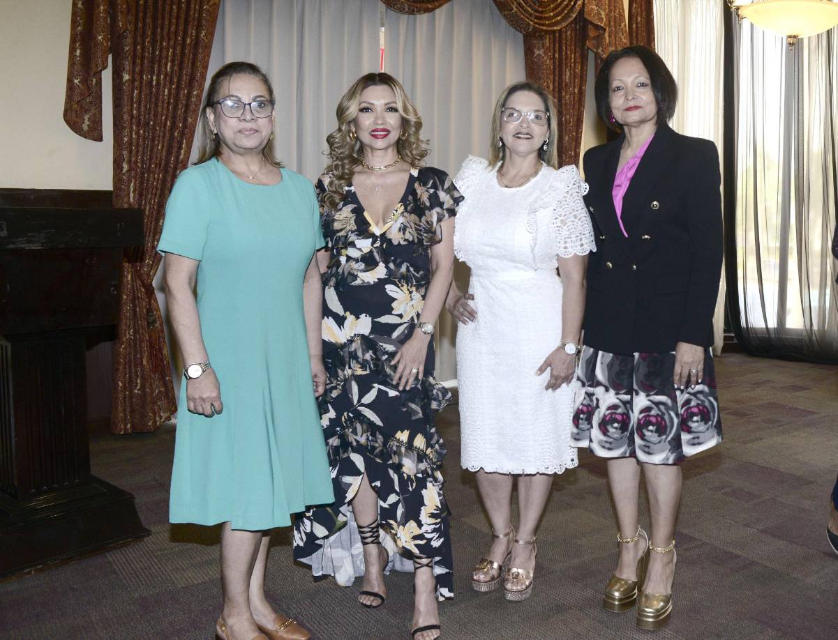 Jeannette Cruz, Marna Schmidt, Ligia de Cruz y Sandra Acevedo