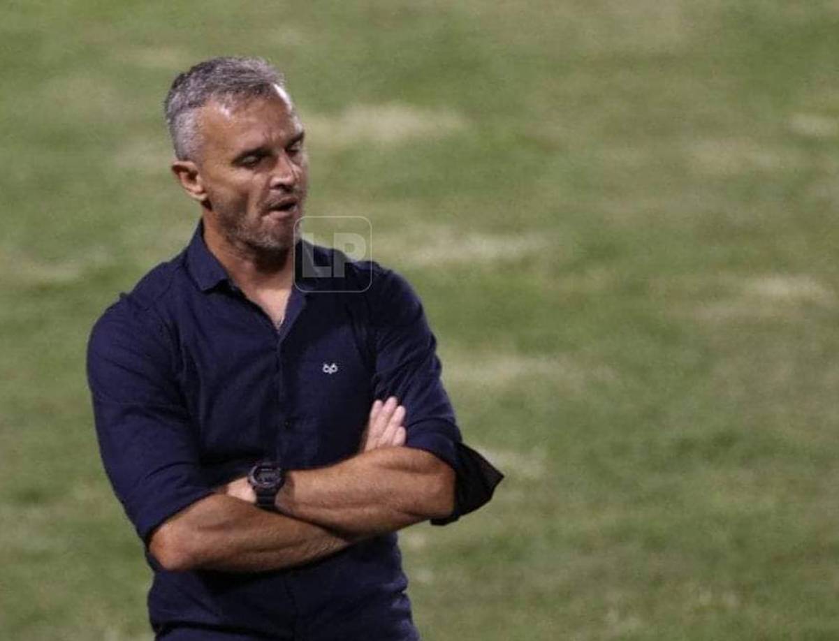 El Olimpia anunció el despido del entrenador Pablo Lavallén e inmediatamente las redes sociales explotaron. La mayoría está de acuerdo con la salida, pero otros también cuestionan a los jugadores del cuadro albo.