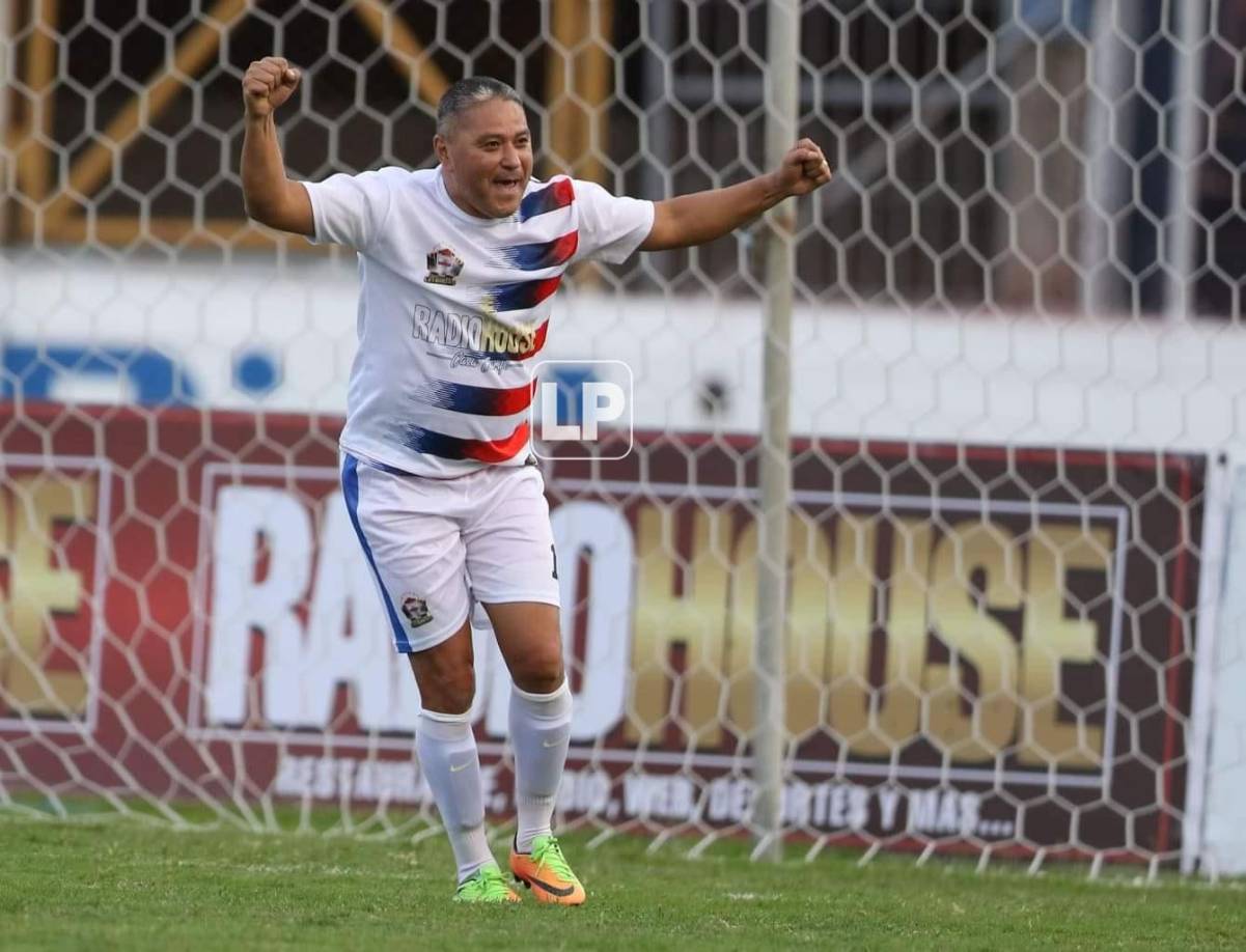 Wilmer Velásquez llegó a cerrar el centro de Bruschi para el 2-0 en el marcador.