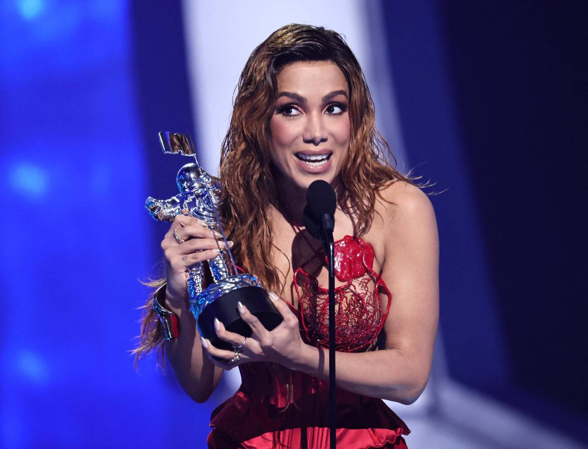  La brasileña Anitta ganó su primer MTV VMAs por “Envolver” en la categoría Mejor Video Latino.