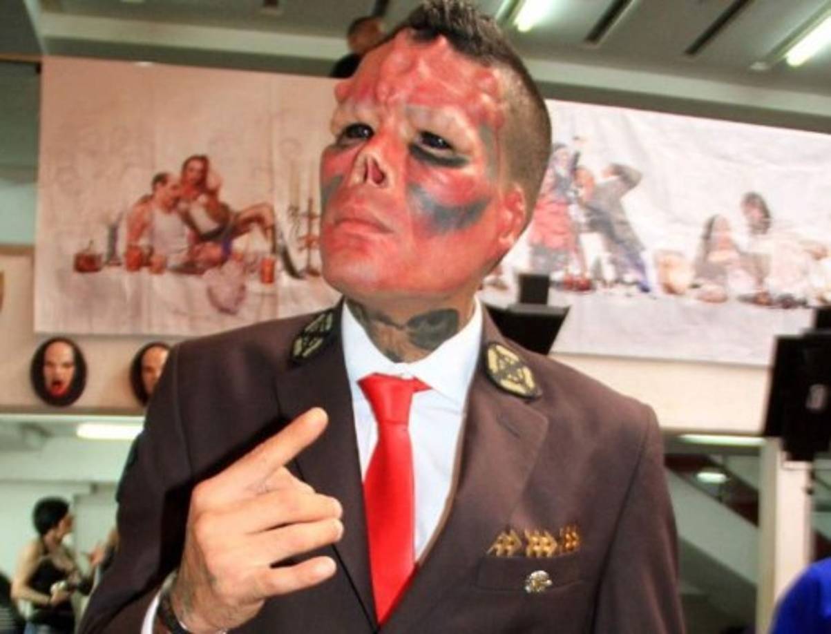 El venezolano ha dejado su nombre y se hace llamar Cráneo Rojo.