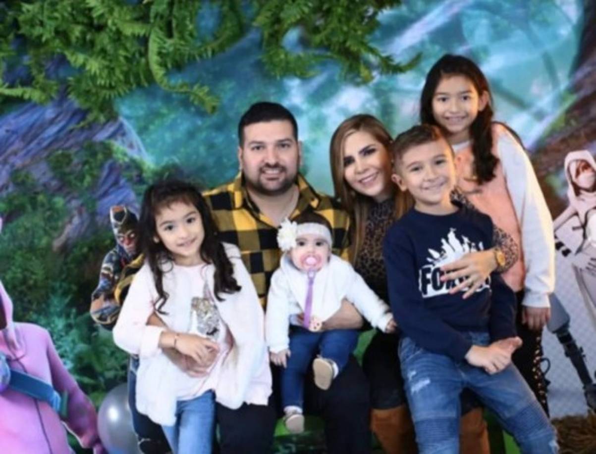 Según la familia de Luna, Américo y Karla Panini no dejan que las dos hijas menores de la malograda comediante pasen con su familia materna, denunciando los trucos y engaños que usaron para arrebatarles la custodia. <a href='https://www.laprensa.hn/espectaculos/1382217-410/marlene-favela-esposo-george-seely-reaparecio-instagram-rumores-divorcio' style='color:red;text-decoration:underline' target='_blank'>TE PUEDE INTERESAR: Esposo de Marlene Favela reapareció en Instagram entre rumores de divorcio</a>