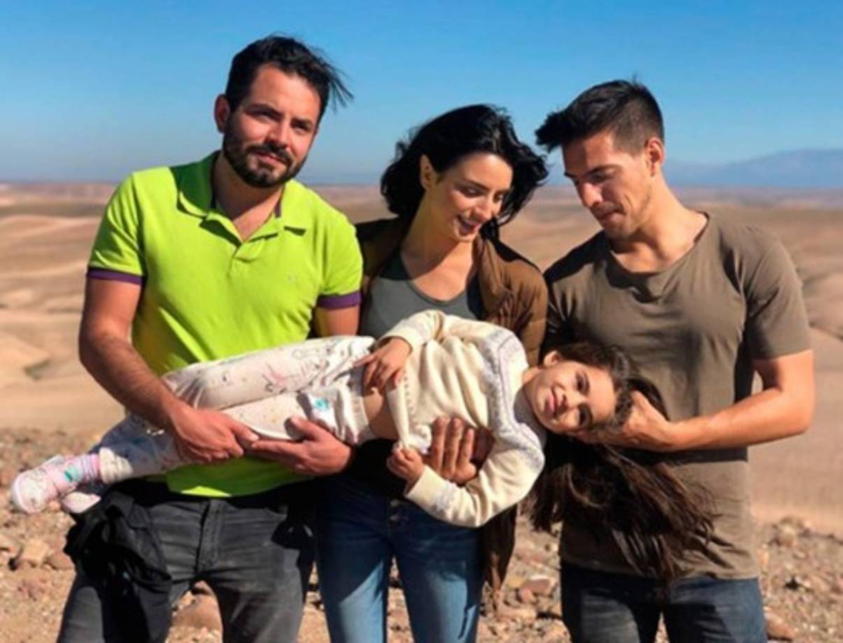 “Ya que lo mencionas, y Vadhir no me dejará mentir, este era un plan de Los Alacranes desde Marruecos; yo me quedé en que Vadhir y yo te íbamos a acompañar a comprar el anillo de compromiso de Bárbara, me puedes explicar, ¿qué pasó?”, le inquirió Rosaldo. Con risa nerviosa, José Eduardo respondió: “Pues que no llegaron y ya no fuimos”.