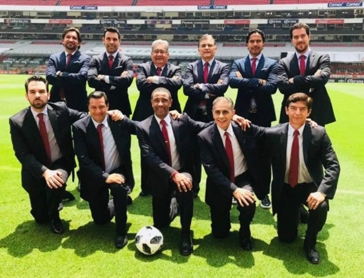 Televisa Deportes y Univisión se unieron y esto provocó el despido masivo de comentaristas, narradores y ex futbolistas que laboraban en la empresa desde hace más de tres décadas. A través de un comunicado, Televisa indicó que desde hace meses la empresa trabaja en nuevos programas, comunicadores, equipo y tecnología de cobertura internacional.