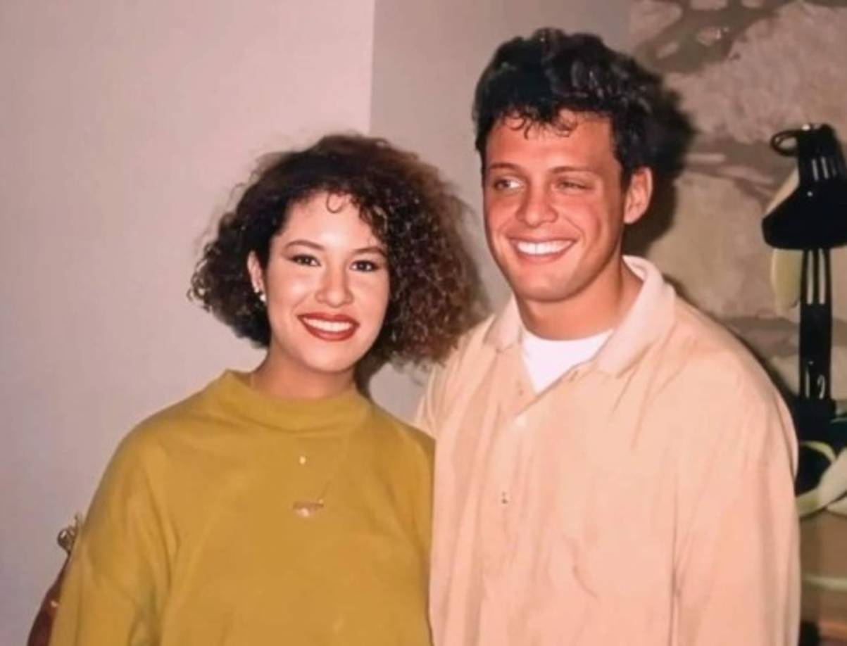 En la fotografía ambos cantantes posan con ropa de acuerdo a la época, lo que se estima que habría sido un encuentro, pero no se sabe la fecha exacta, ni el lugar en que la tomaron.