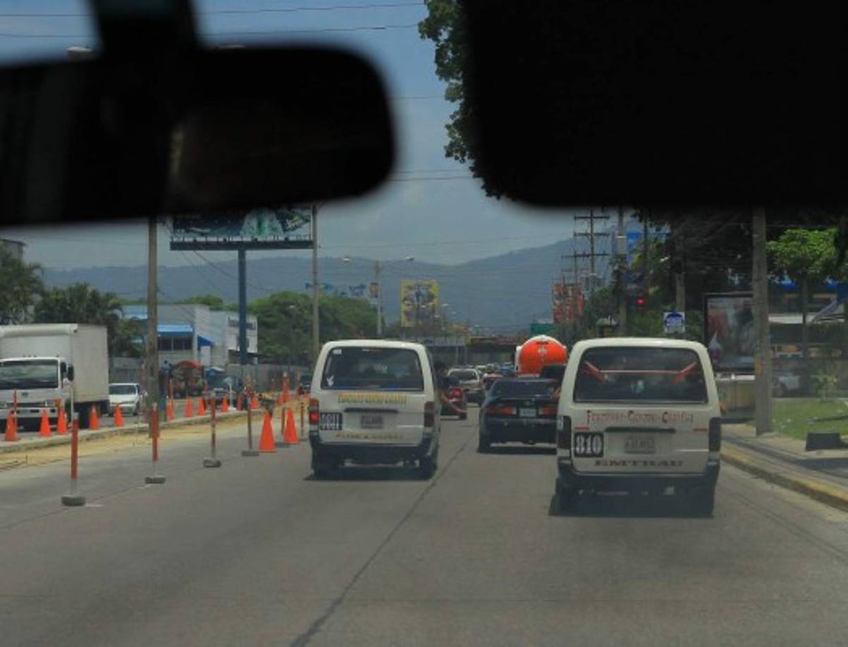 La competencia diaria entre los conductores genera un gran riesgo para los pasajeros.