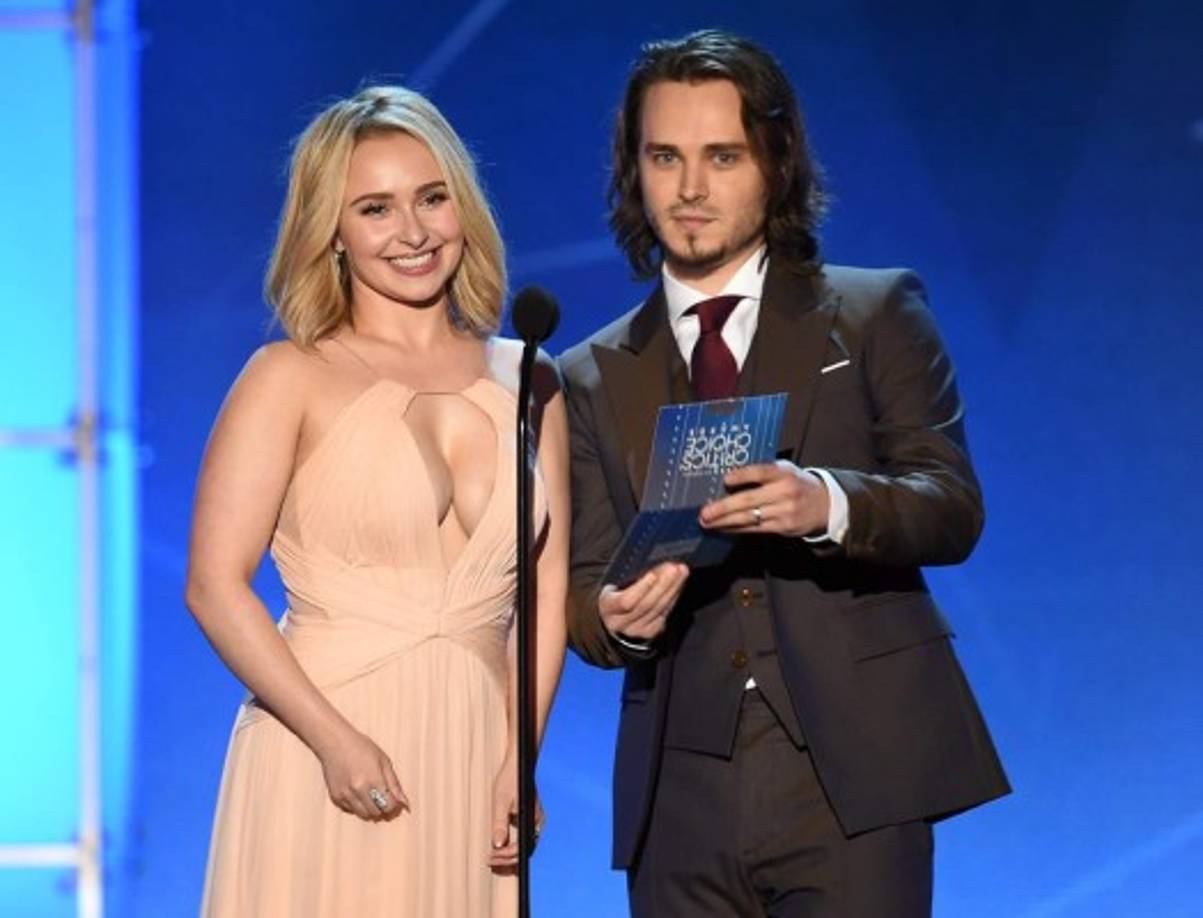 Hayden Panettiere y Jonathan Jackson.
