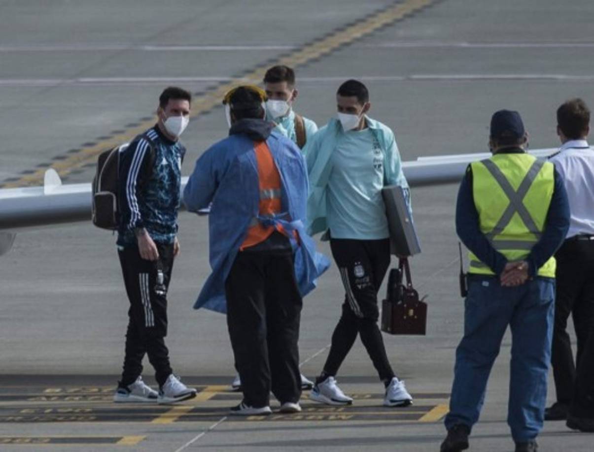 Horas después, la Pulga viajó a Rosario, su ciudad natal a 310 km al norte de Buenos Aires en donde lo estaban esperando sus familiares.