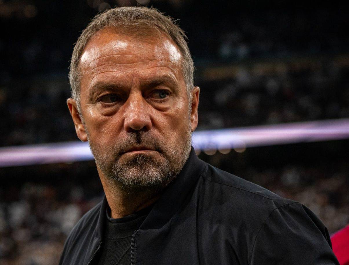 Obligación de comer en la ciudad deportiva: siguiendo la línea de la nutrición, AS desvela que Hansi Flick, como ya hacía Xavi, obliga a sus jugadores a comer en el comedor del lugar de entrenamiento.