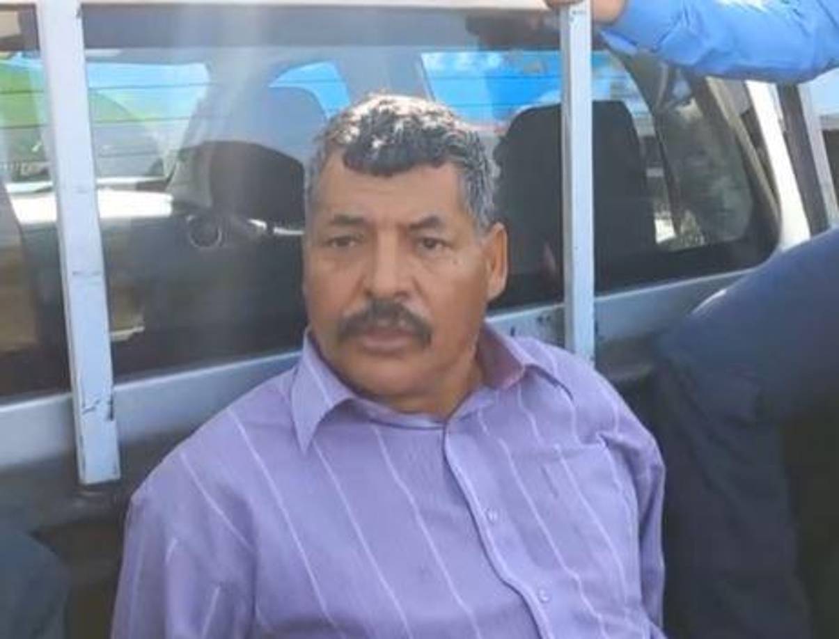 “Soy indio crudo de Danlí, El Paraíso. No me avergüenzo de mí nación india. No soy gringo, ni canadiense, ni mexicano. Predico de la fe, esperanza y el amor”, expresó el pastor, quien fue subido a una patrulla policial para luego ser puesto bajo las autoridades correspondientes que seguirán su proceso penal. 