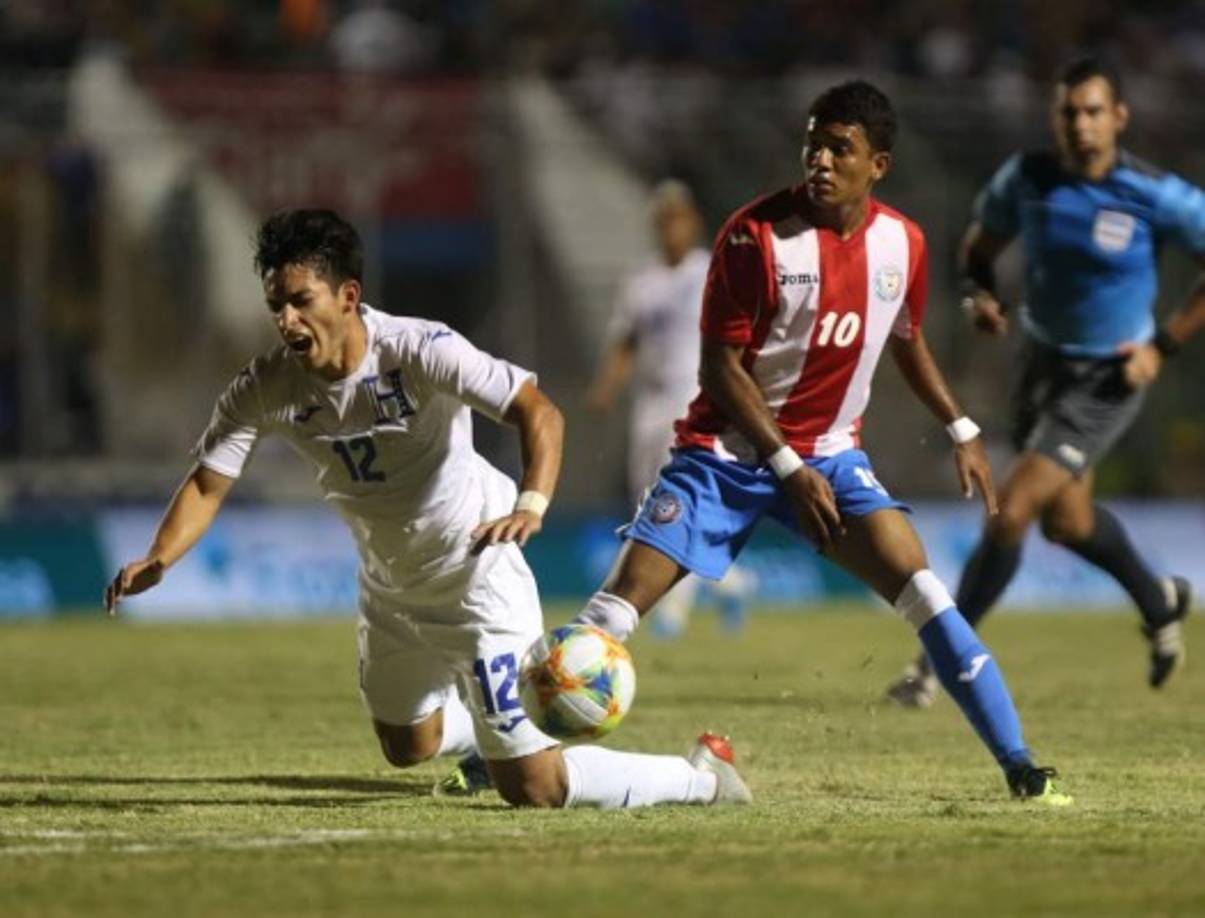 A Jonathan Rubio solo lo pudieron parar con faltas.