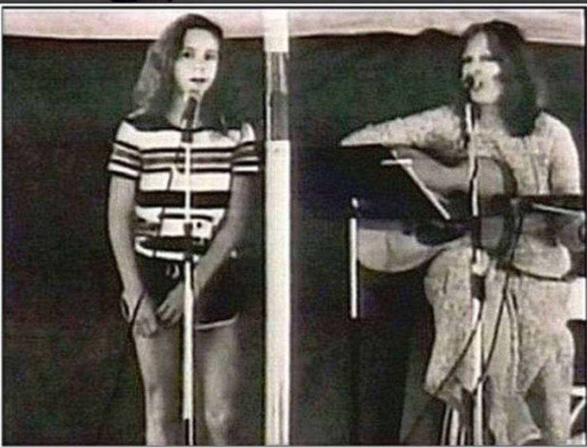 La cantante Mariah Carey no se quedó atrás y también publicó una imagen junto a su madre. La artista compartió este recuerdo de la infancia.