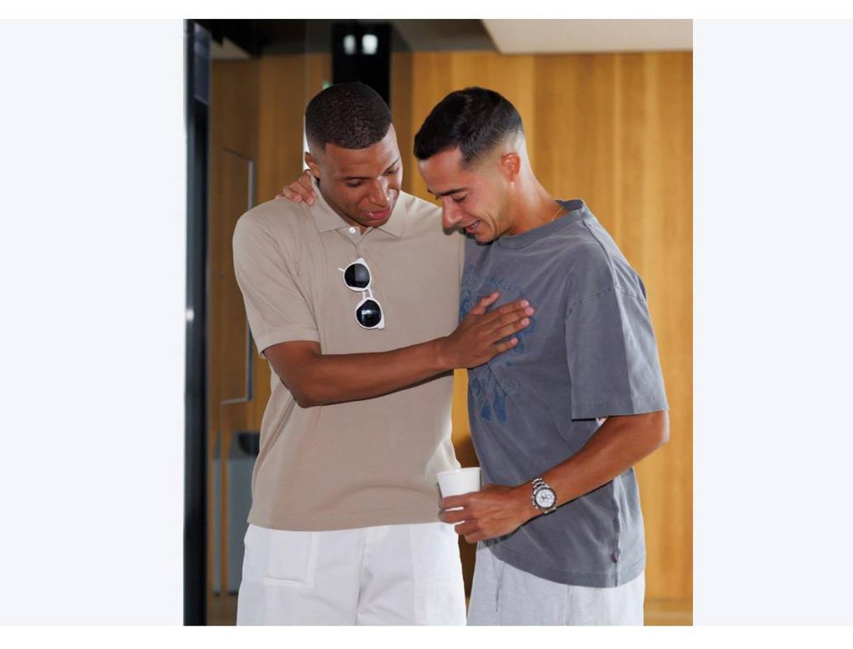 Lucas Vázquez también fue muy cordial con Mbappé.