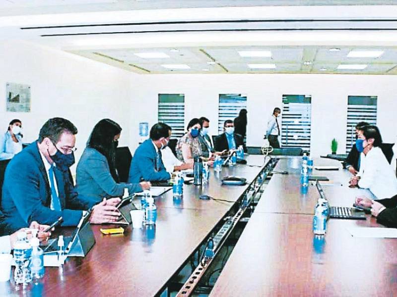 DELEGACIÓN. Encuentro de la jefa de misión del FMI y autoridades hondureñas en noviembre del 2021 para la quinta revisión, pero no fue aprobada.