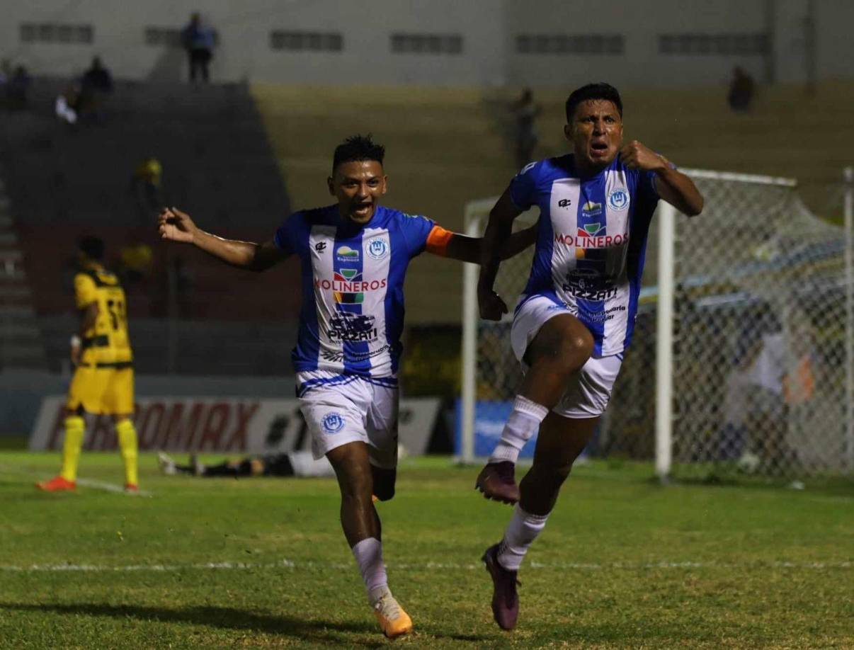 Frelys López fue el encargado de darle final al asunto y puso el 4-3 a favor de la Jaiba Brava.