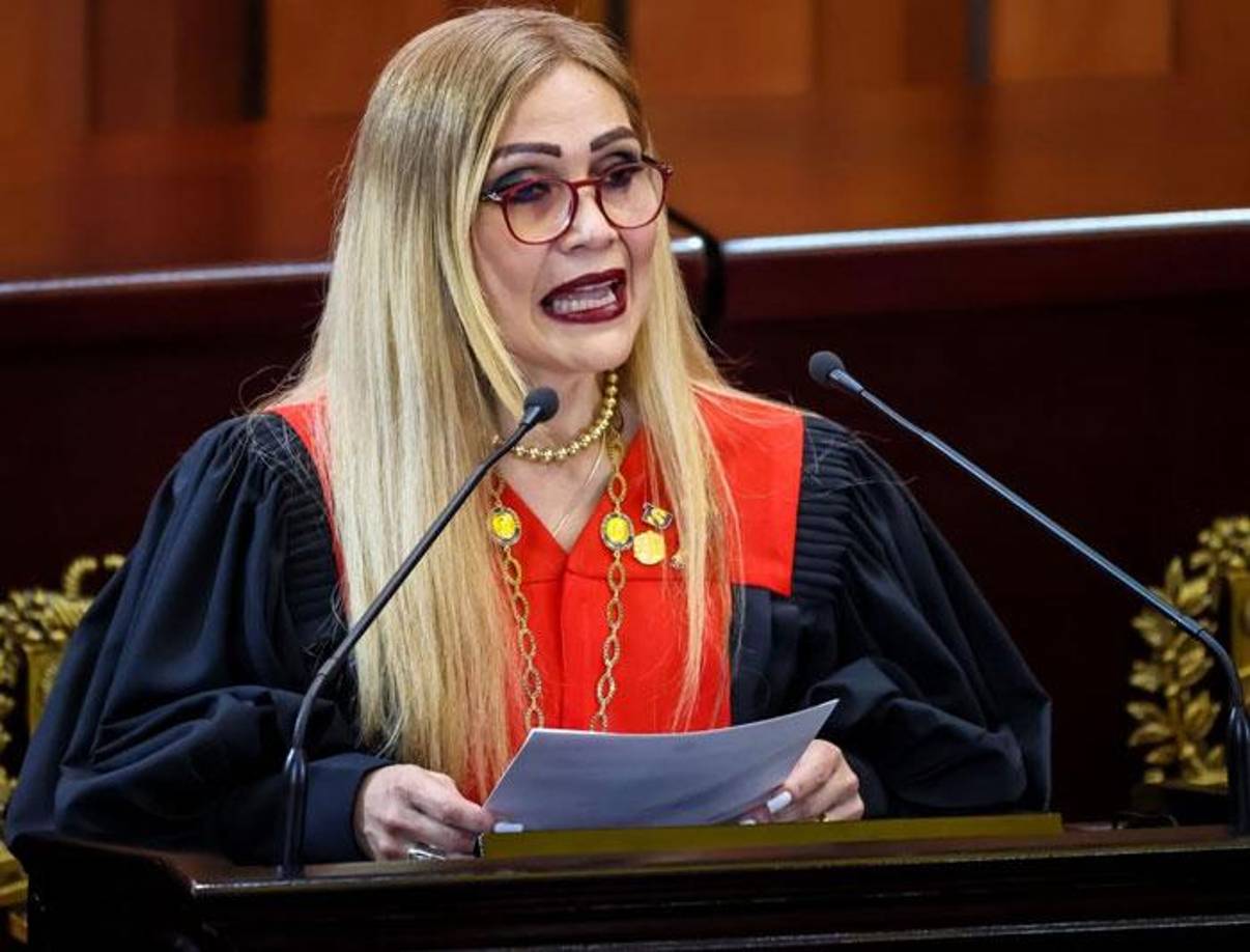 El Reino Unido se sumó a la sanciones anunciadas por la Unión Europea (UE) contra Nicolás Maduro, que publicó una nueva tanda de quince sancionados asociados con el Gobierno venezolano, entre los que figuran la presidenta del Supremo, Caryslia Rodríguez, al tiempo que tildó de “ilegítima” esa presidencia.