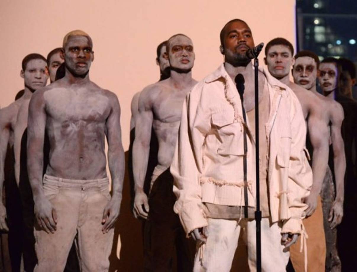 Kanye West uno de los más influyentes de Time cantó en el evento.