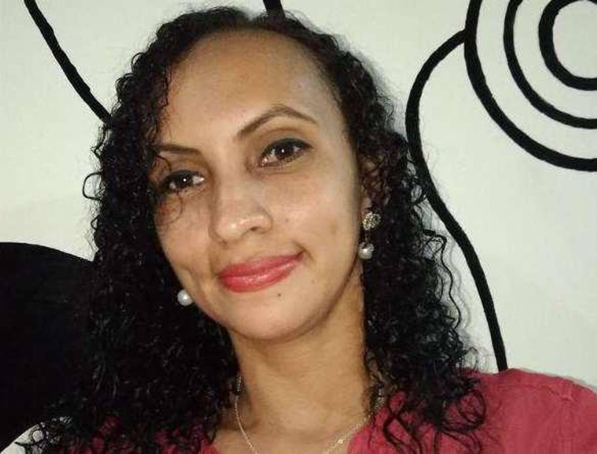 <b>Jéssica Carolina Velásquez Reyes (35) - Dueña de negocio de venta de comidas</b>El 29 de noviembre de 2022 estaba en su local en la colonia Riveras del Caribe de La Ceiba cuando un sujeto entró y le infirió varios balazos. Personas que conocían a la mujer manifestaron extraoficialmente que la estaban extorsionando pandillas de la zona.