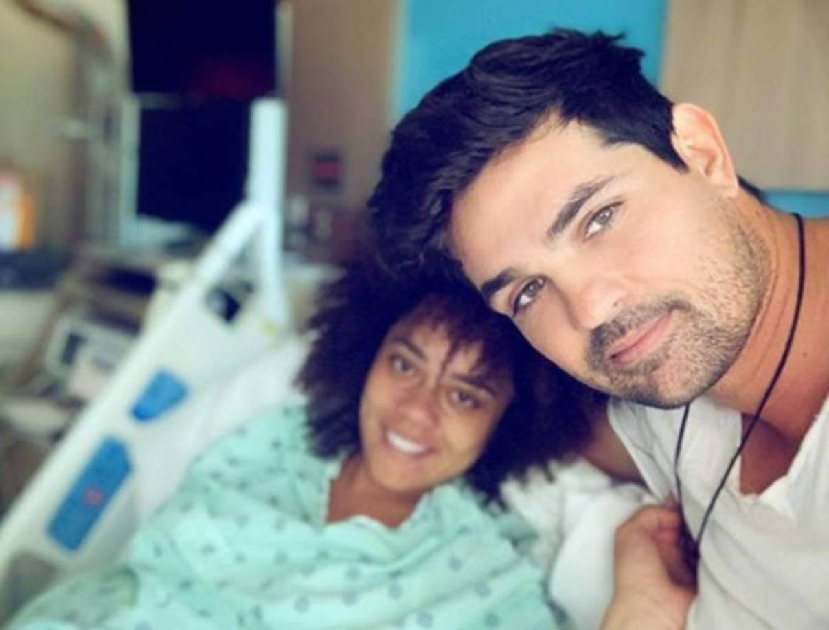 El pasado 24 de junio, el actor y su pareja Brenda Kellerman recibieron con mucha felicidad la llegada de sus dos hijos.