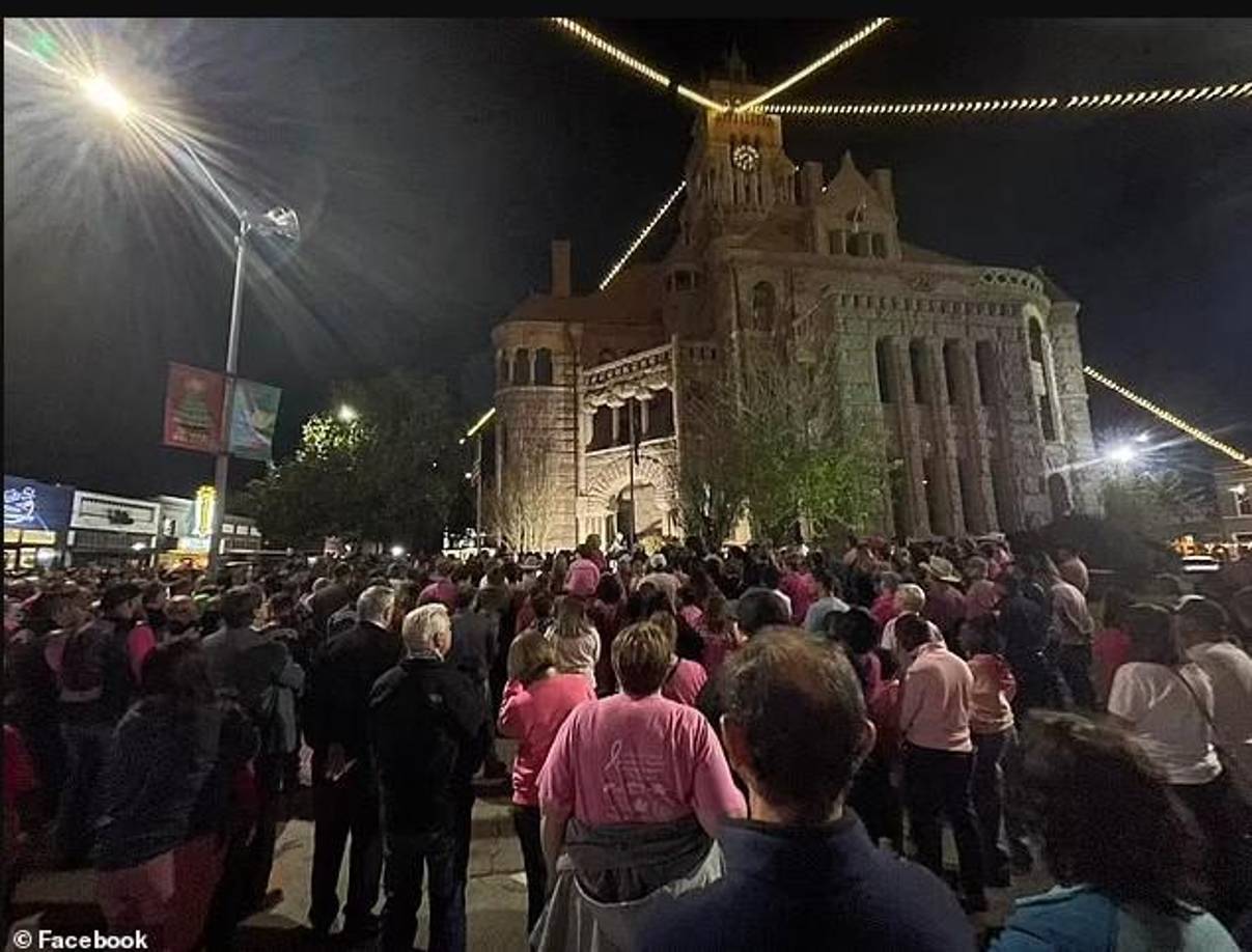 Miles de personas han acompañado a la familia de Athena. Texas no sale del asombro por el horrendo crimen que cometió un repartidor de FedEx.