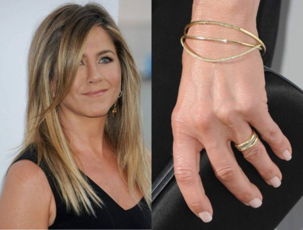 Jennifer Aniston acudió a su primer acto público tras su boda con Justin Theroux, el estreno de 'She's Funny That Way', donde lució su anillo de casada.