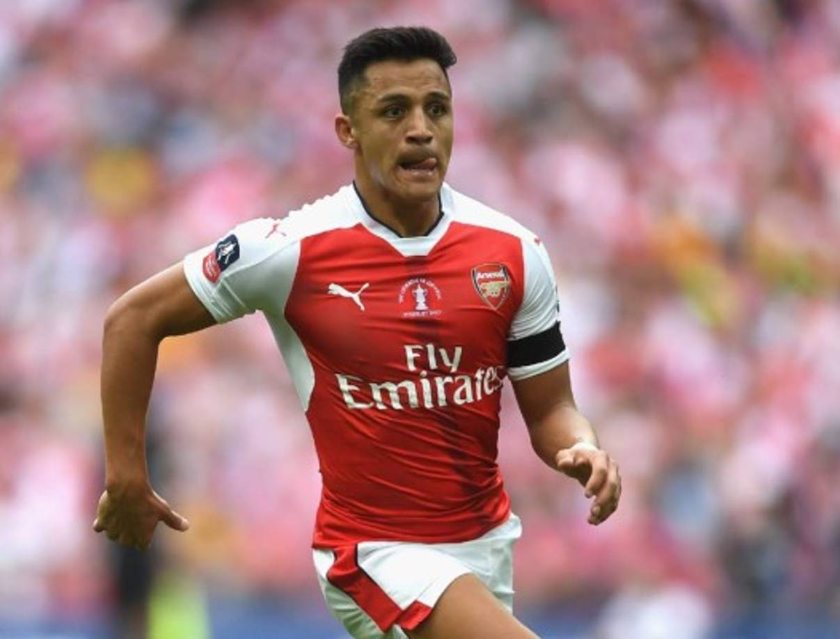 Según publica el Express, el Manchester United lanzó un ultimatum a Alexis Sánchez si no da el visto bueno a la propuesta de salario de 350.000 libras semanales, que le convertirían en el jugador mejor pagado de la Premier League, la oferta será retirada. El acuerdo con el Arsenal para su liberación se acercaría a los 30 millones de libras.